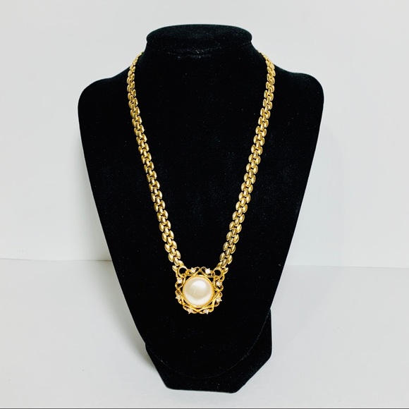 Jewelry - Vintage Necklace with faux pearl Jewelry - Vintage Necklace with faux pearl